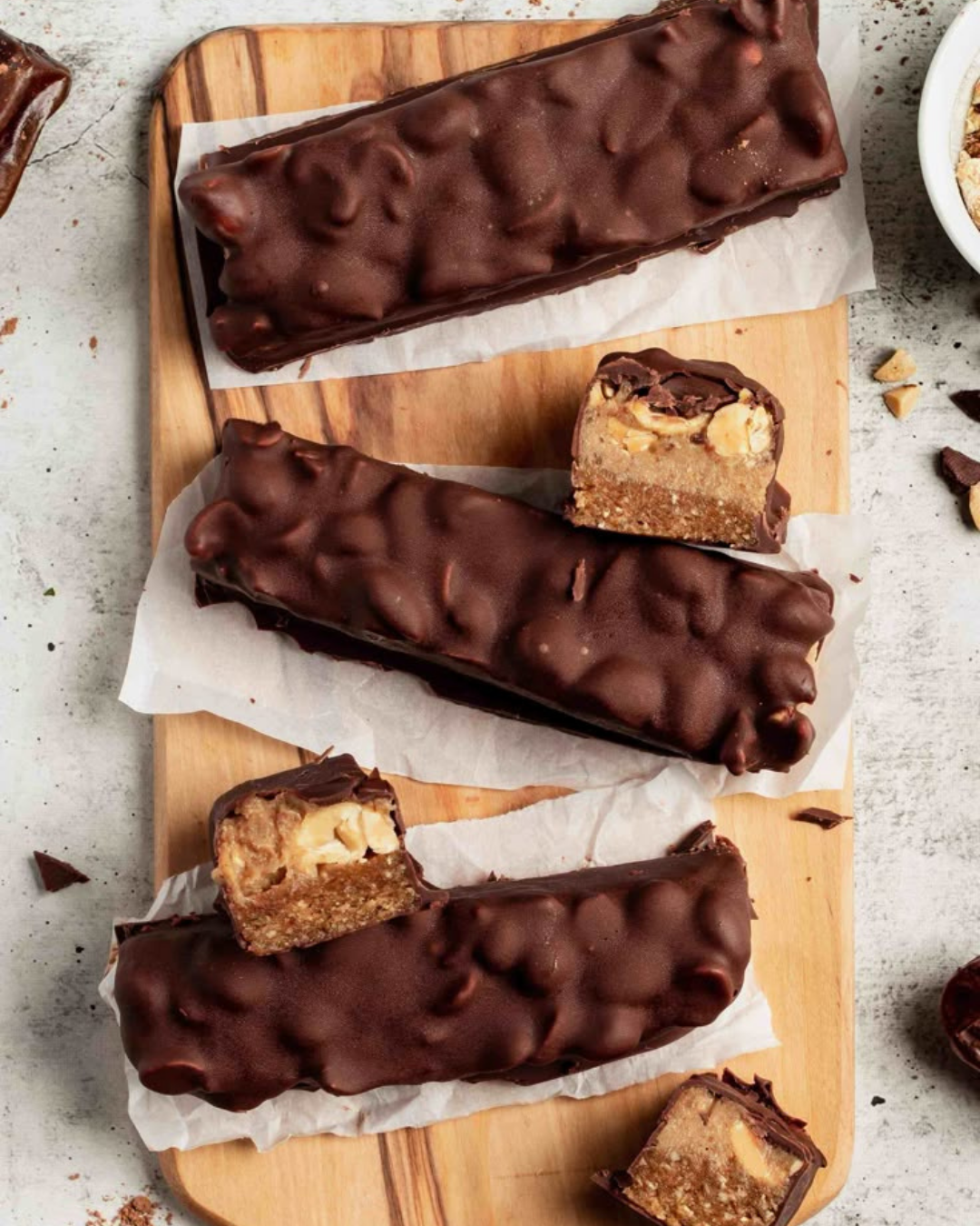 MUST TRY DELICIOUS RAW SNICKERS SLICE