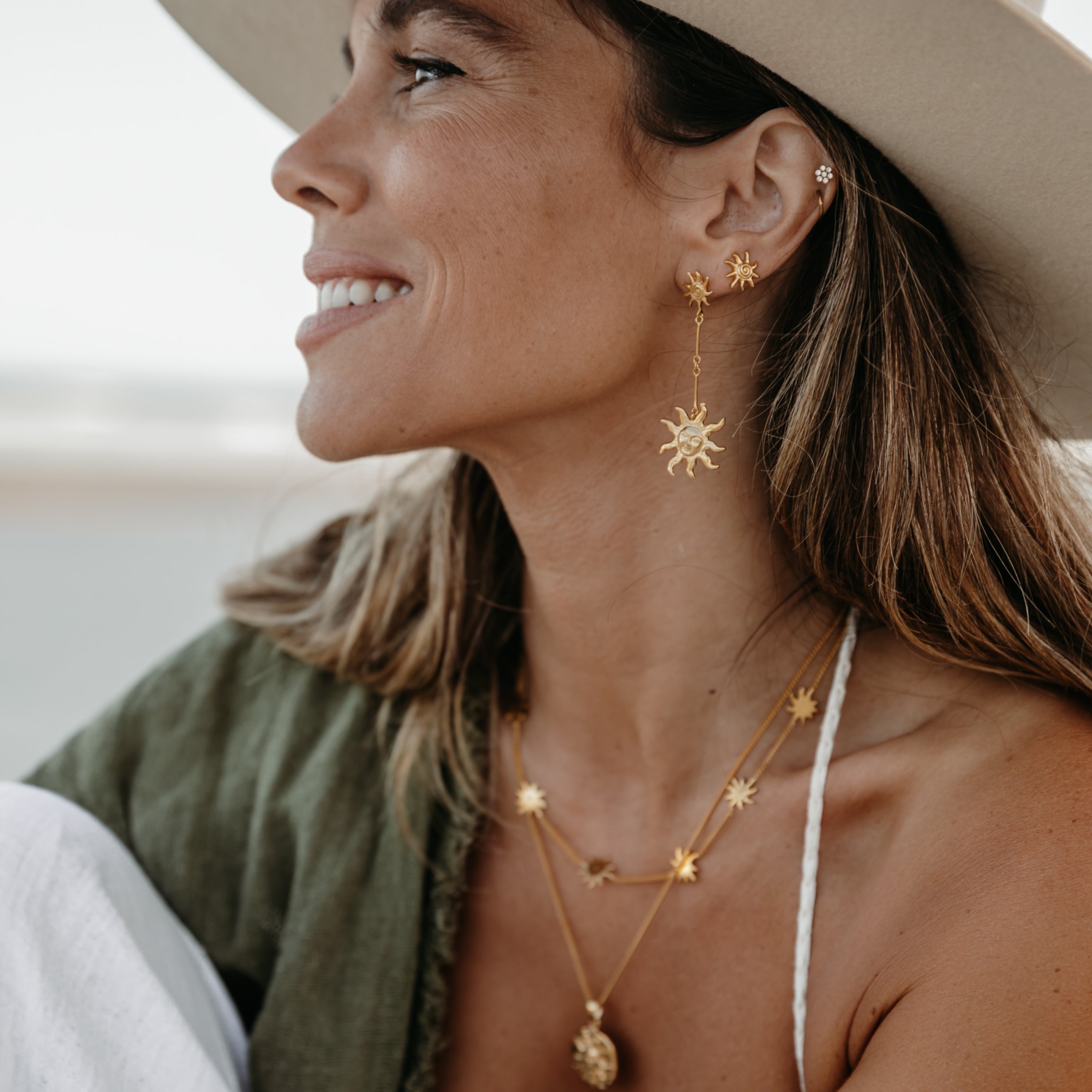 Neri x Luna & Rose - Moon & Sun Stud Earrings - Gold