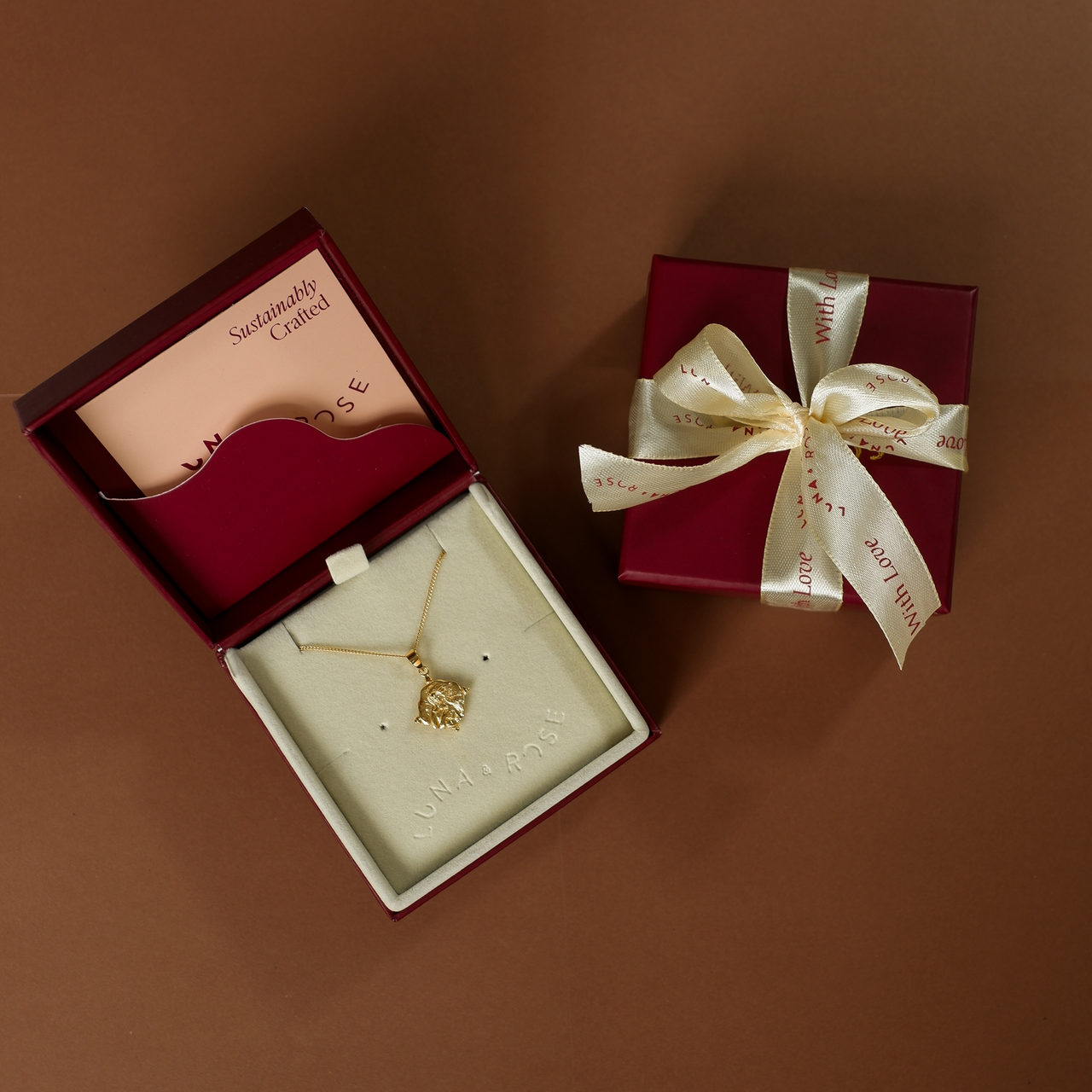 Aphrodite Necklace for Love - Gold in packaging Luna and Rose