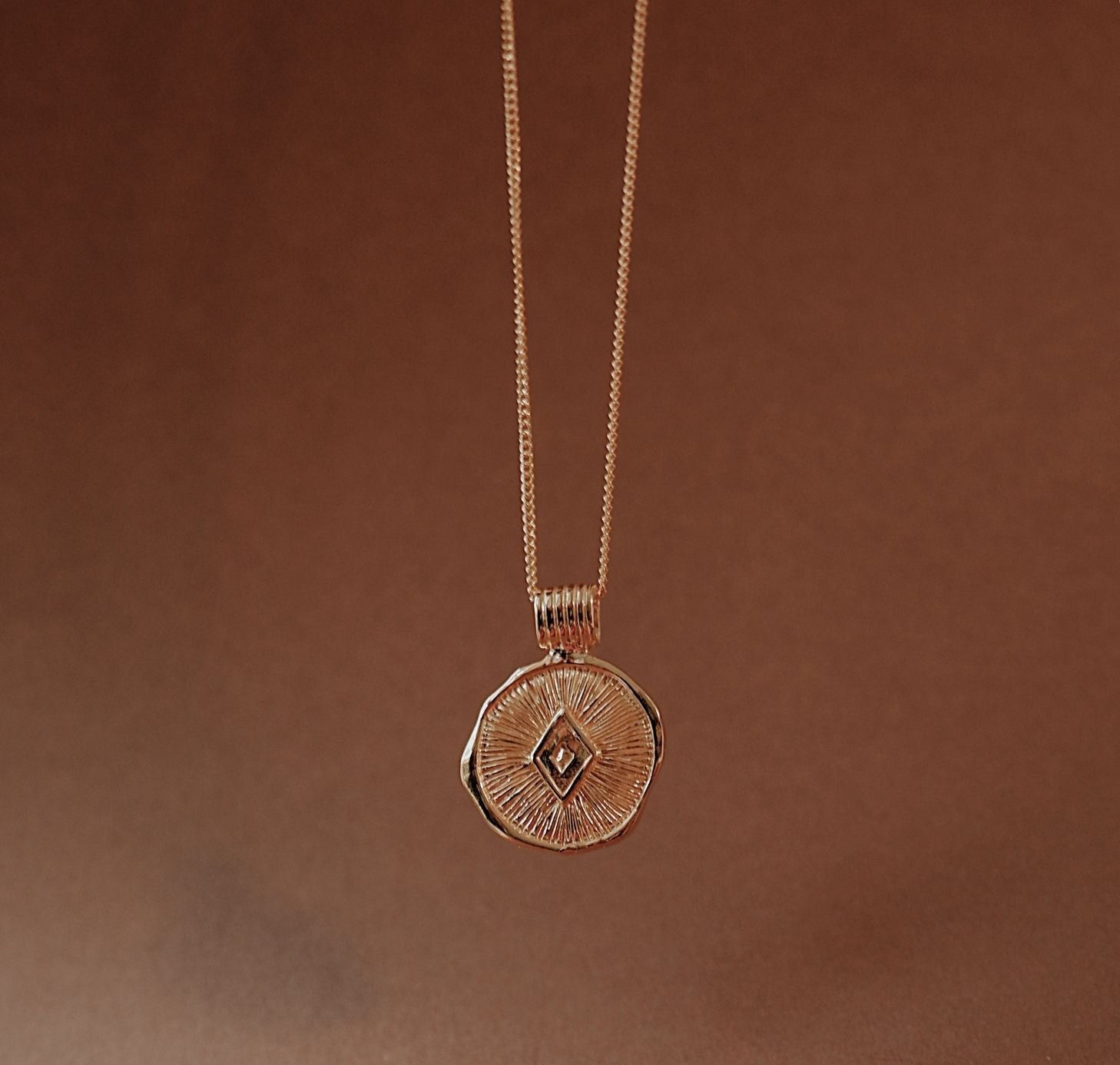 Health pendant in gold