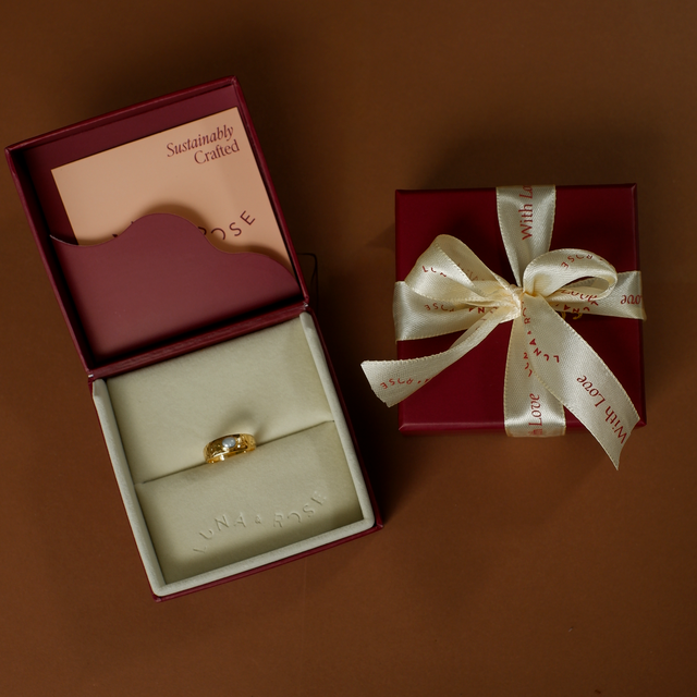 Pia Single Pearl Ring - GOLD in packaging luna and rose