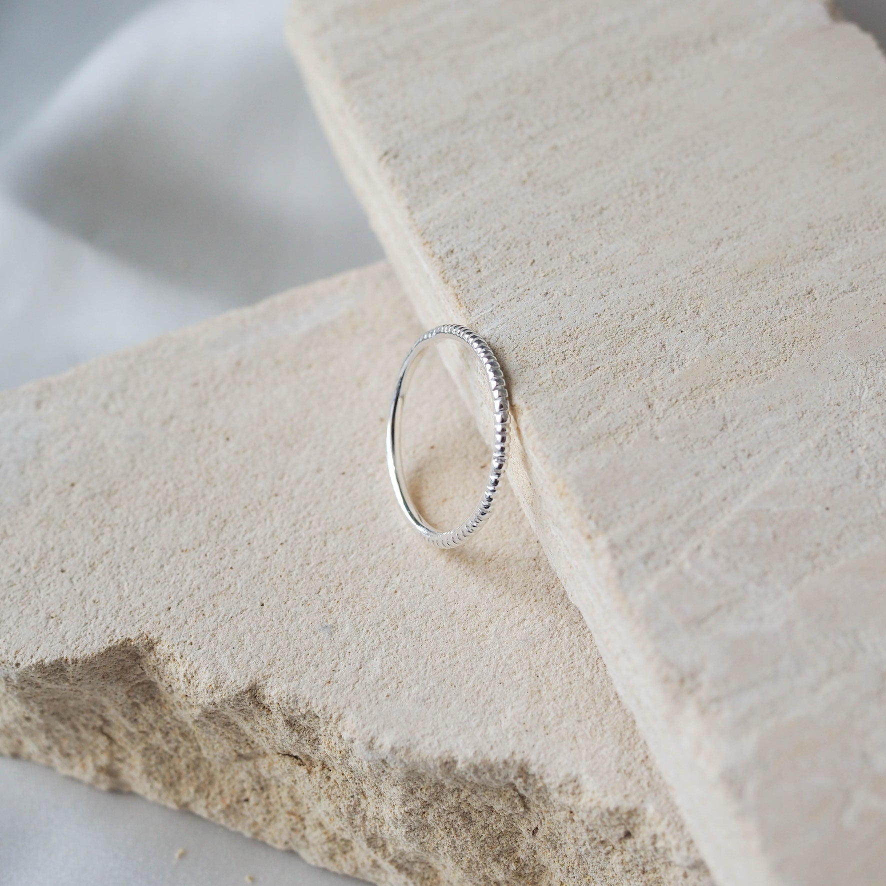 The MET Stripe Band - SilverThe MET Stripe Band - Silver