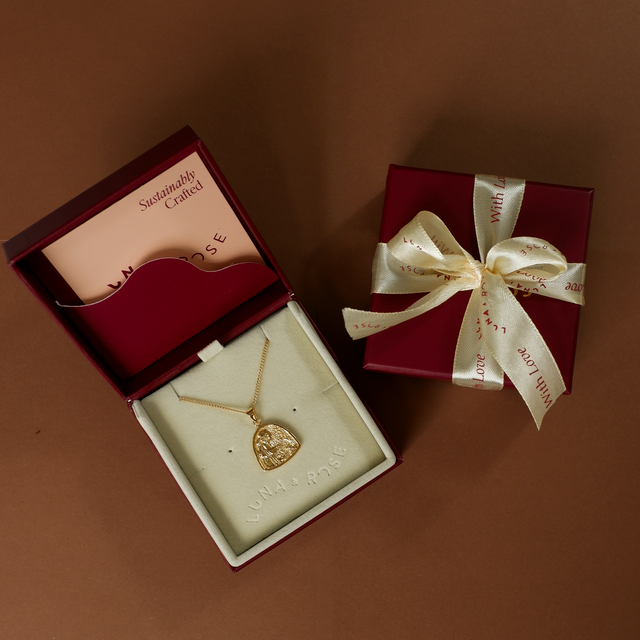 St Assisi necklace gold in packaging Luna and Rose