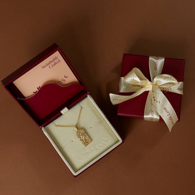 St Fiacre necklace gold in packaging Luna and Rose