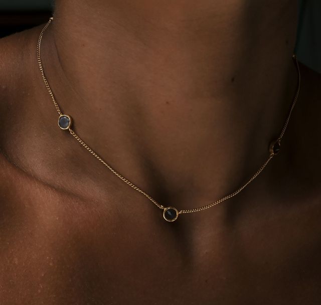close-up of The Noa Necklace Gold