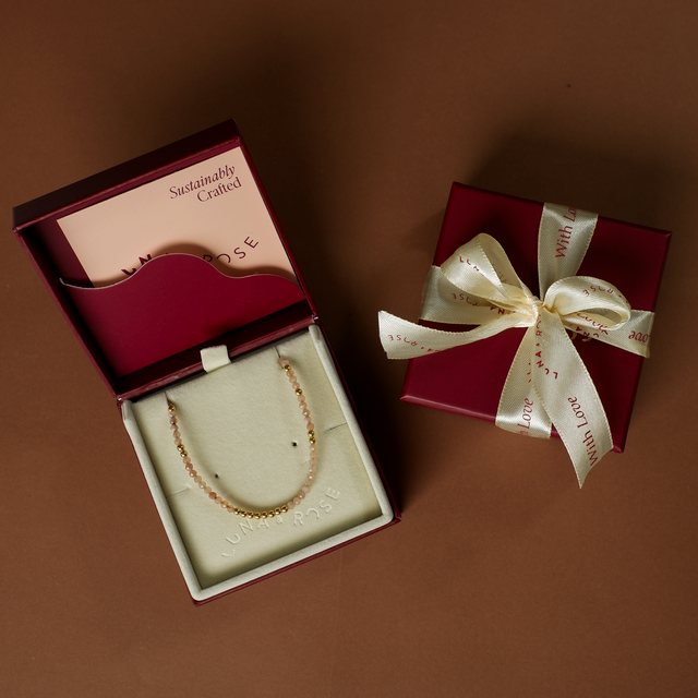 The Billy Blush Necklace Gold in Packaging Luna and Rose