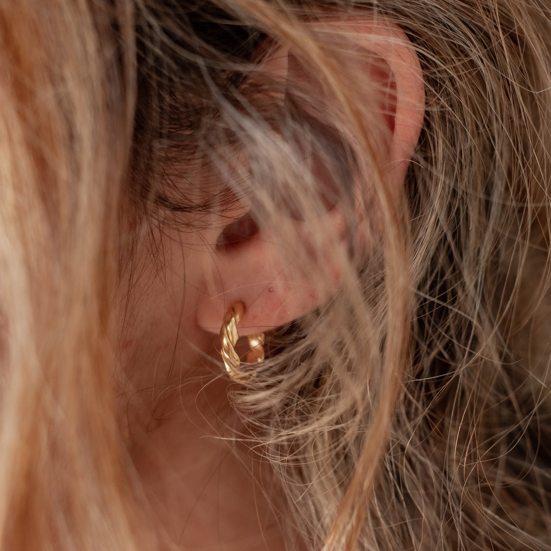 The Hudson Twisted Hoops 12mm - Gold