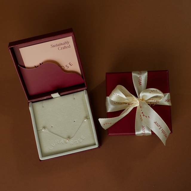The Maisy Chain & Pearl Bracelet - SILVER in packaging luna and rose