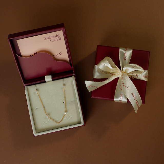 The Mia Chain & Pearl Necklace - GOLD in packaging luna and rose