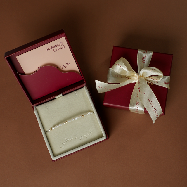 The Remi Bracelet Gold in Packaging Luna and Rose