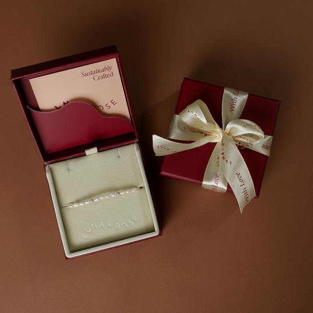 The Remi Bracelet Silver in packaging Luna and Rose