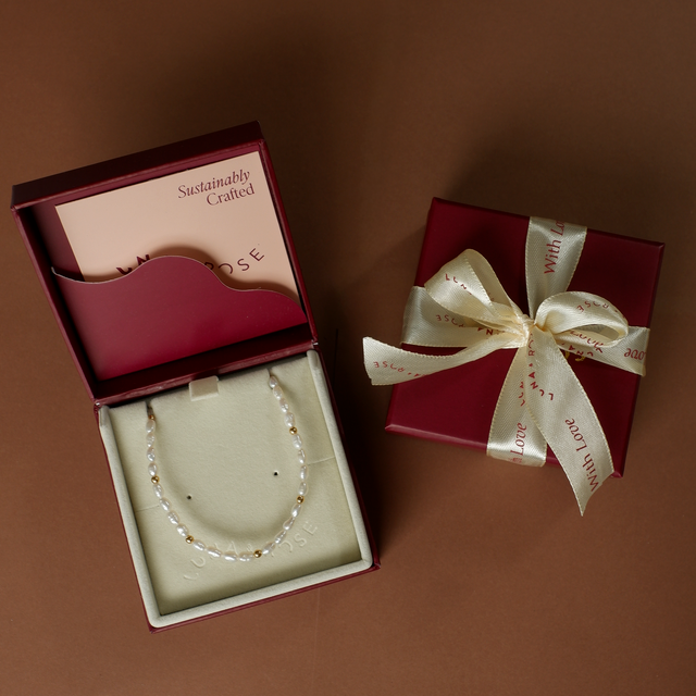 The Remi Necklace Gold in Packaging Luna and Rose