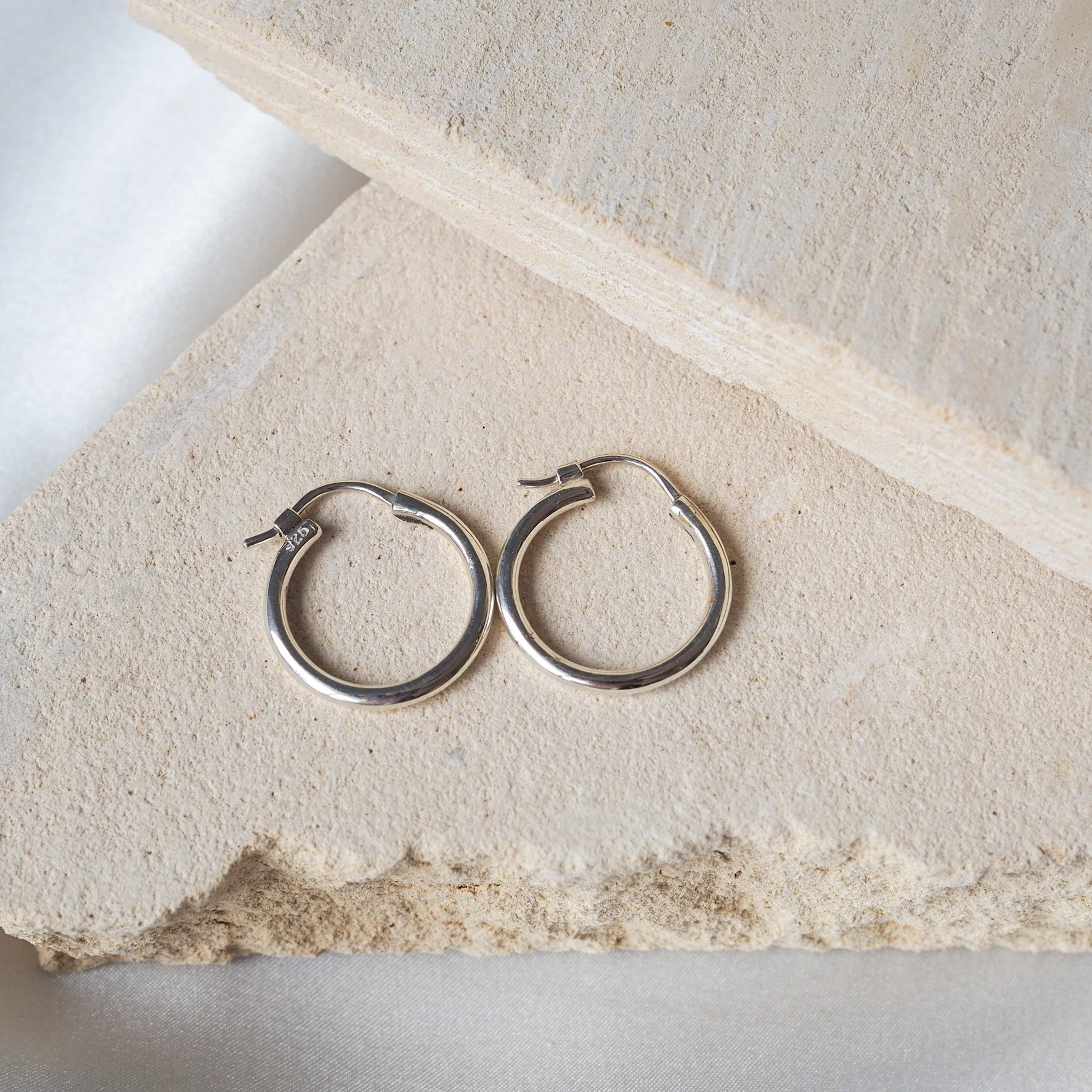 Signature Hoops 18mm Mini - Silver