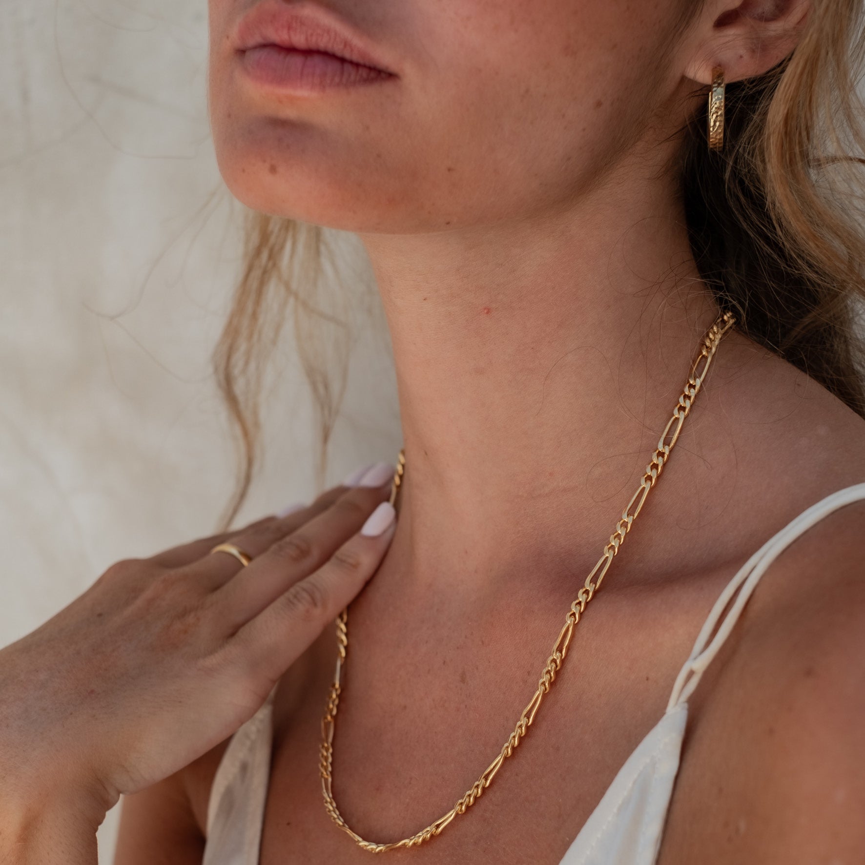 MOMA Hammered Hoops 20mm - Gold