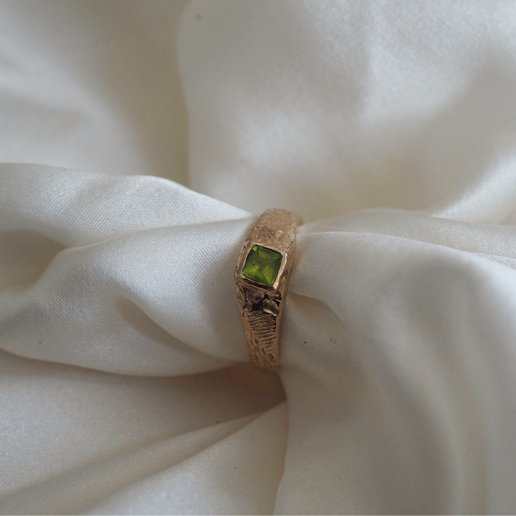 BESPOKE 9KT GOLD Ziggy Ring - 1 Stone
