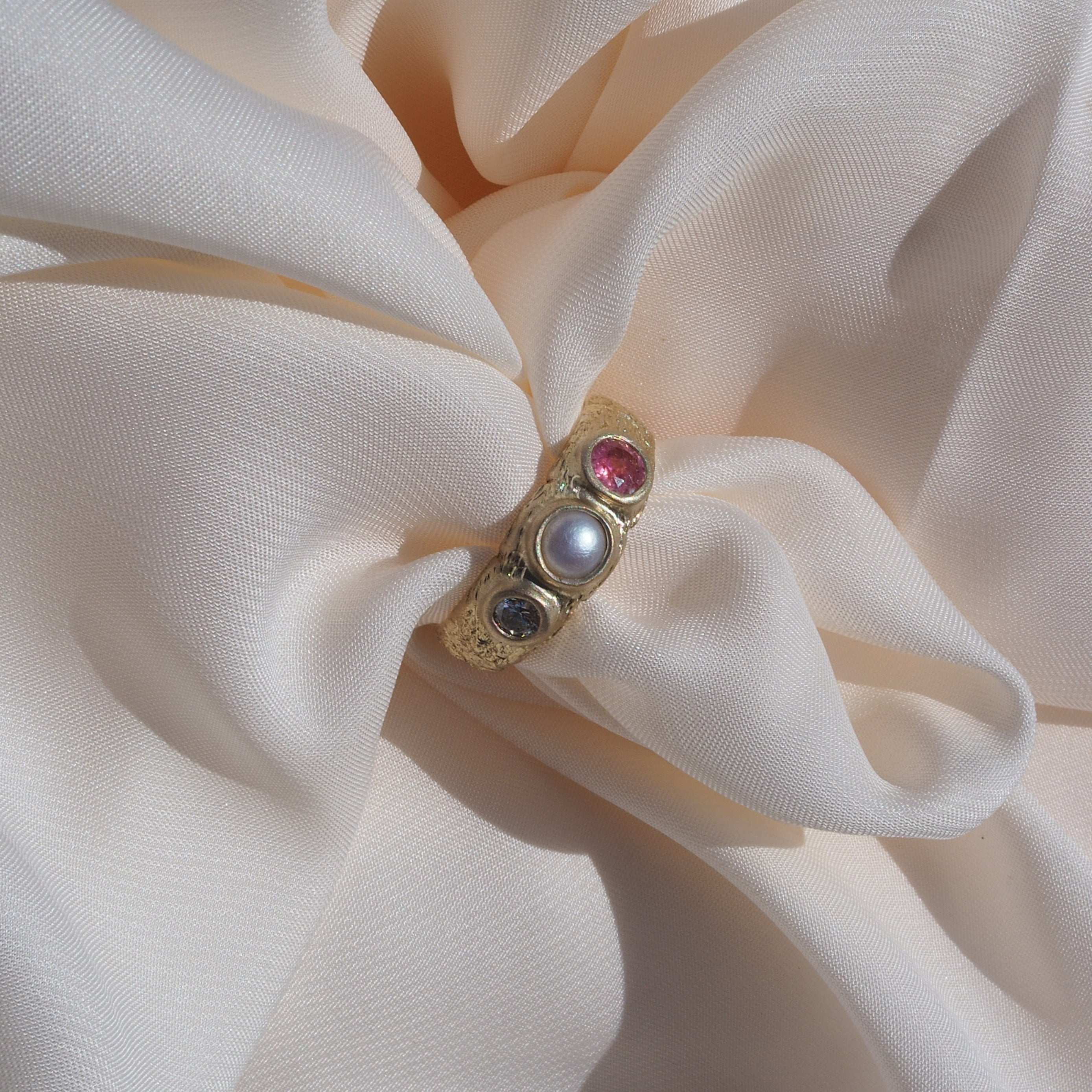 Solid gold Ziggy ring with three customizable stones, handcrafted for a unique touch.