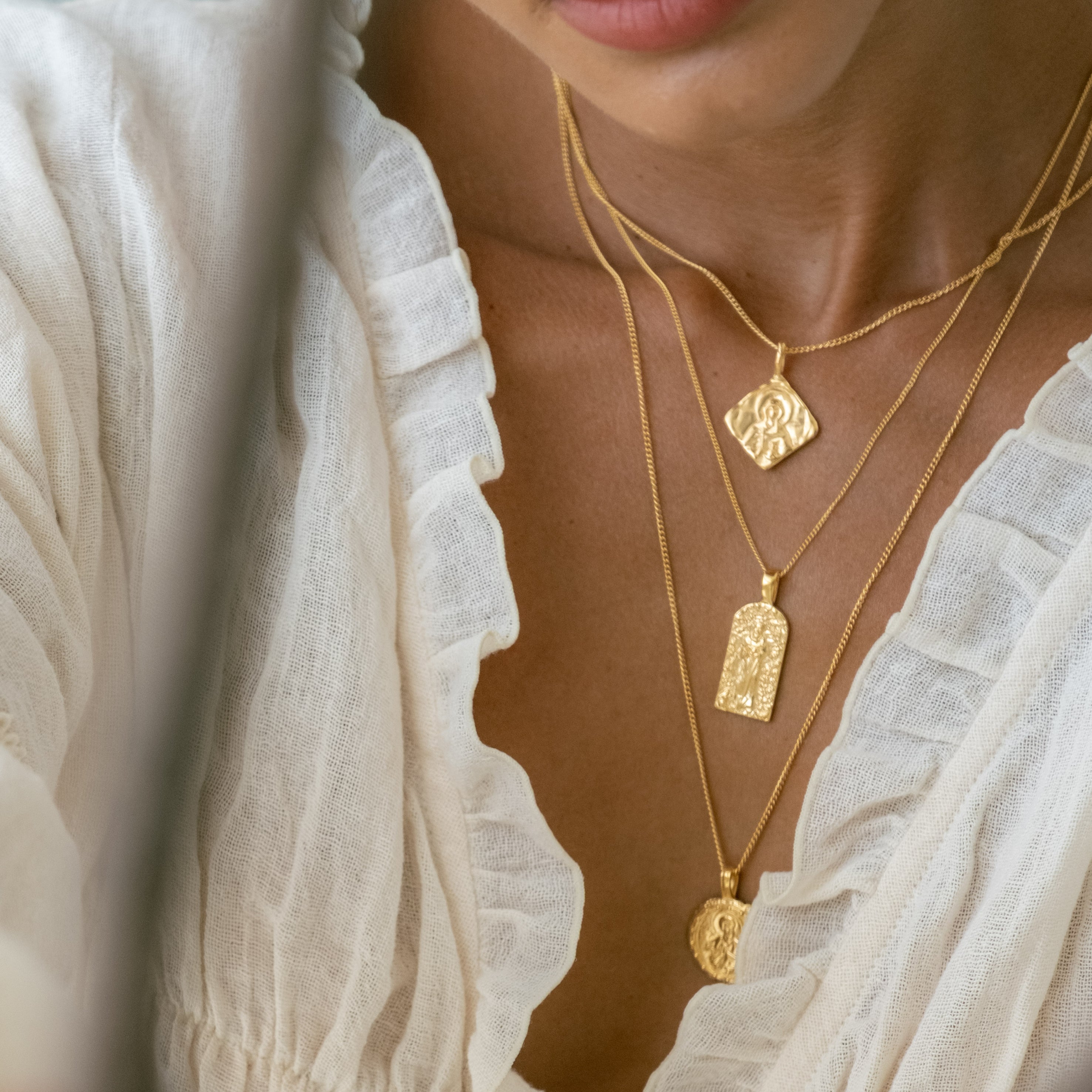 9KT SOLID GOLD - St Martha - Patron Saint of Cooking & Devoted Service