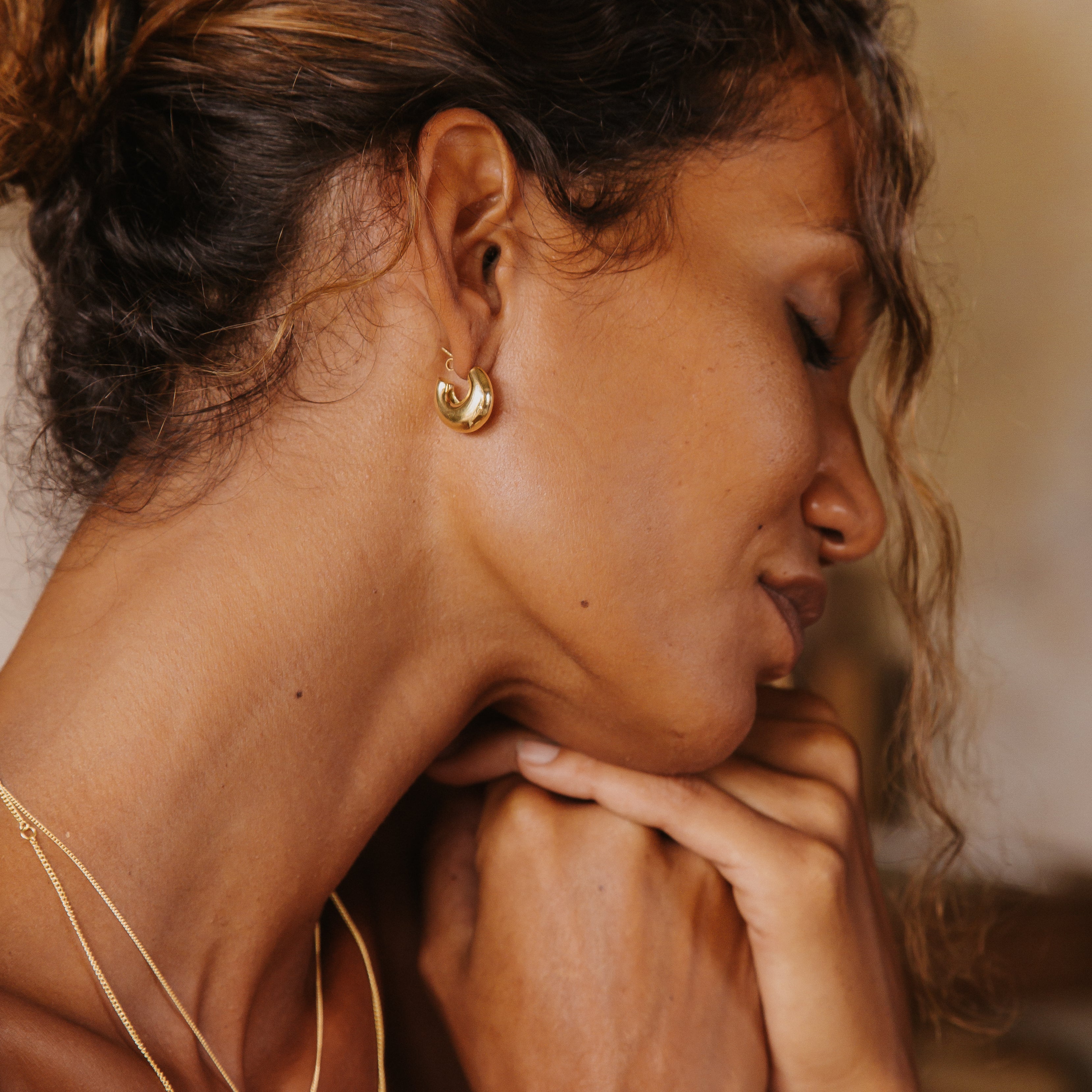 Smooth earring hoop Maya Hoops - Gold