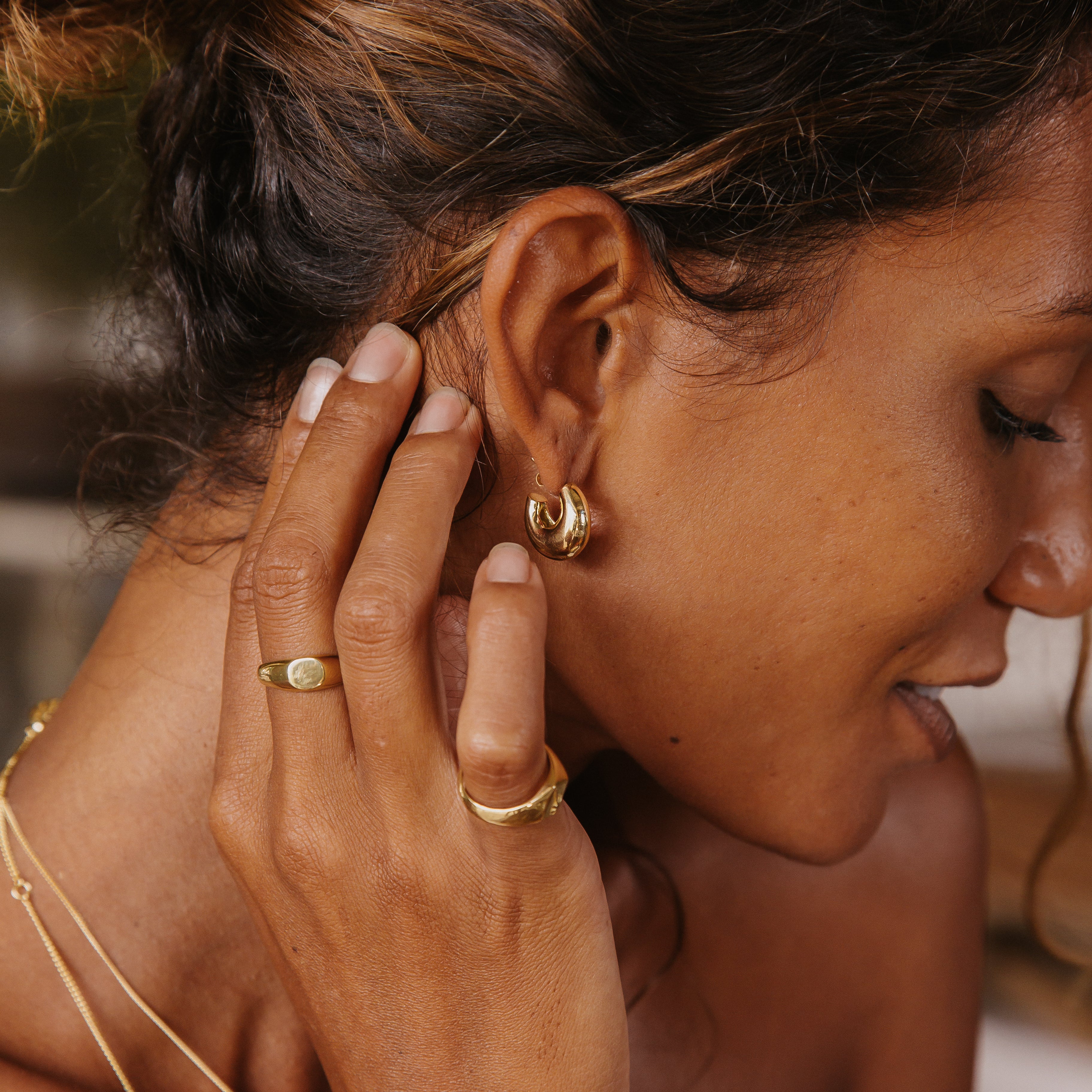 Smooth earring hoop Maya Hoops - Gold