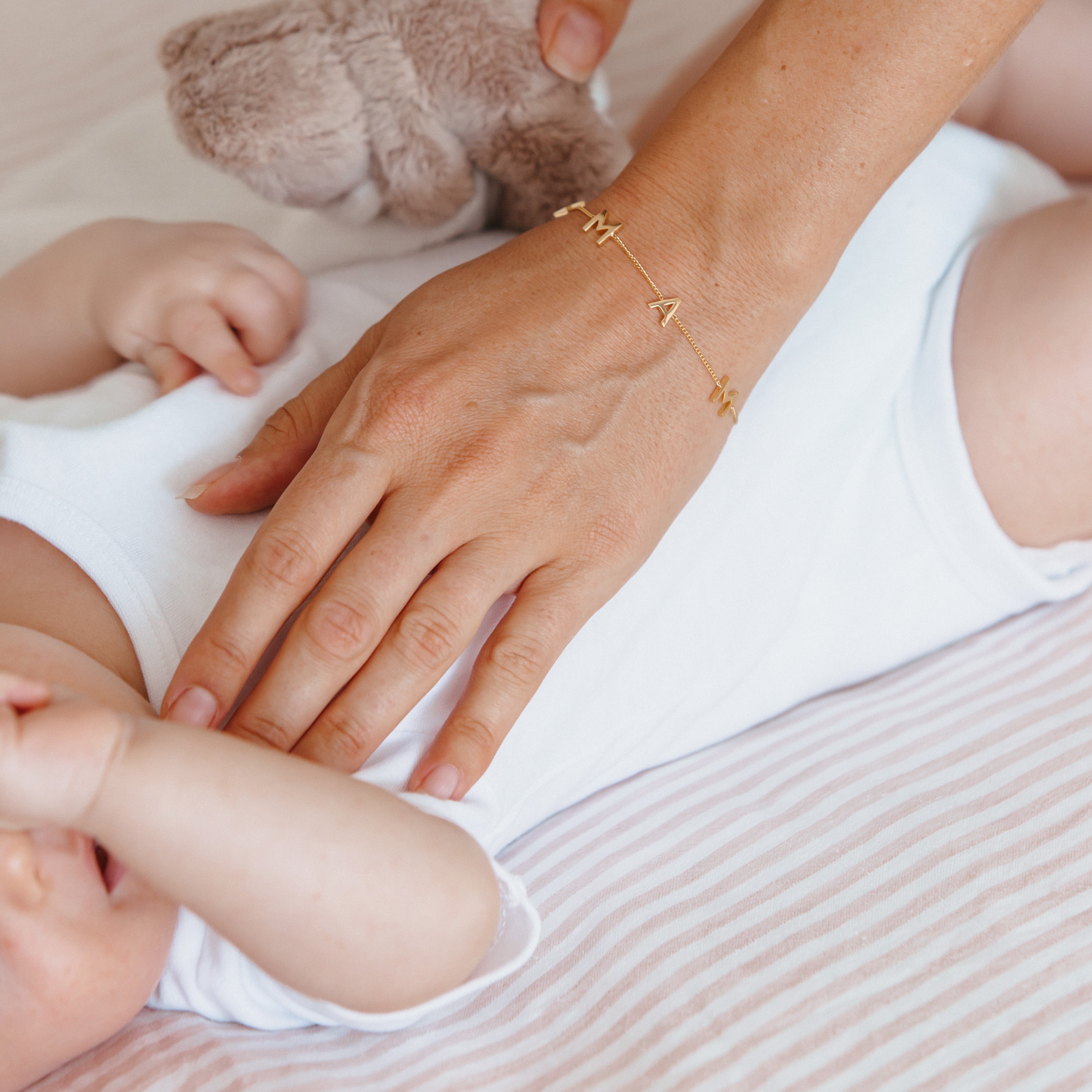 Luna & Rose Sustainable Jewellery MAMA Bracelet - Gold