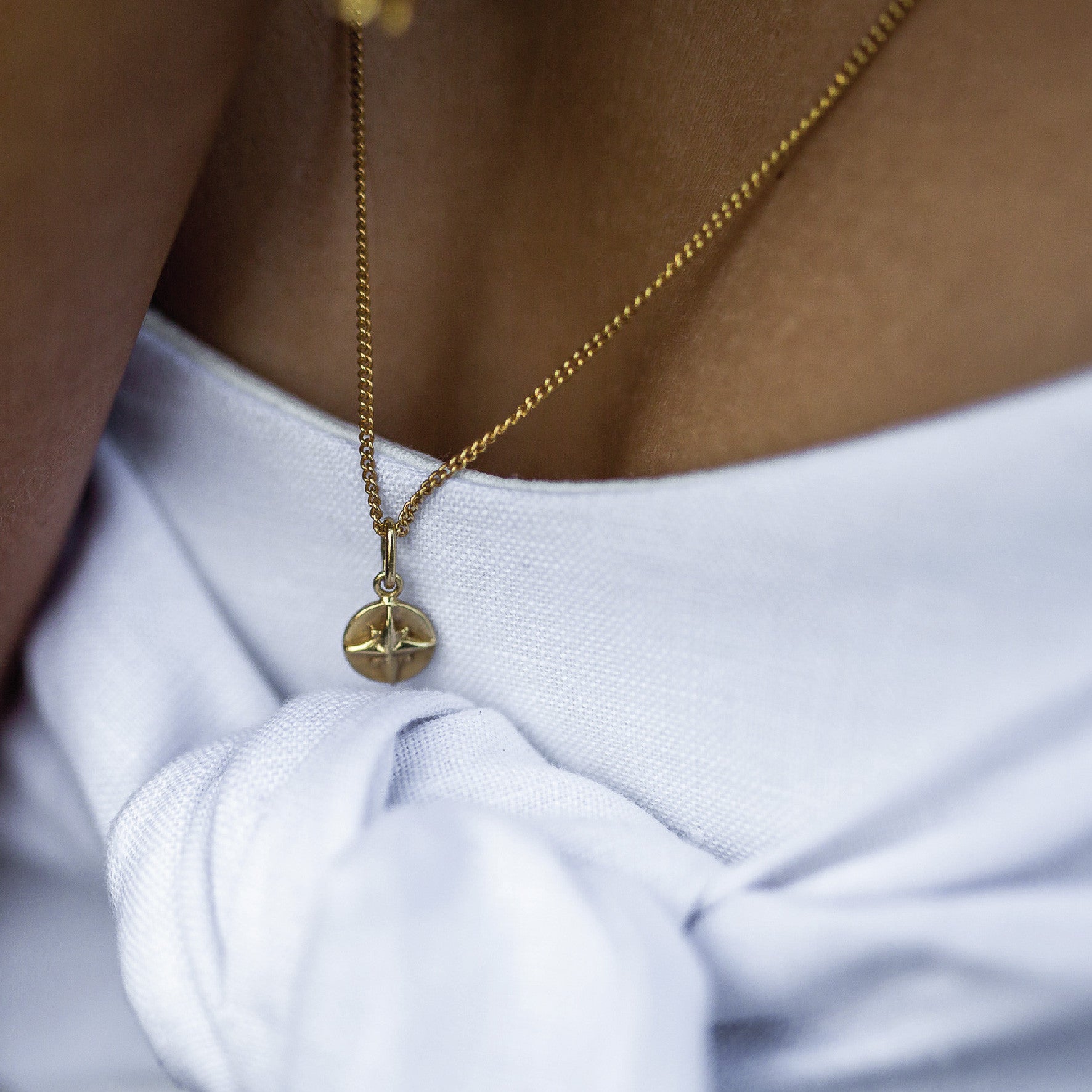 Born to Roam - Compass Necklace Gold