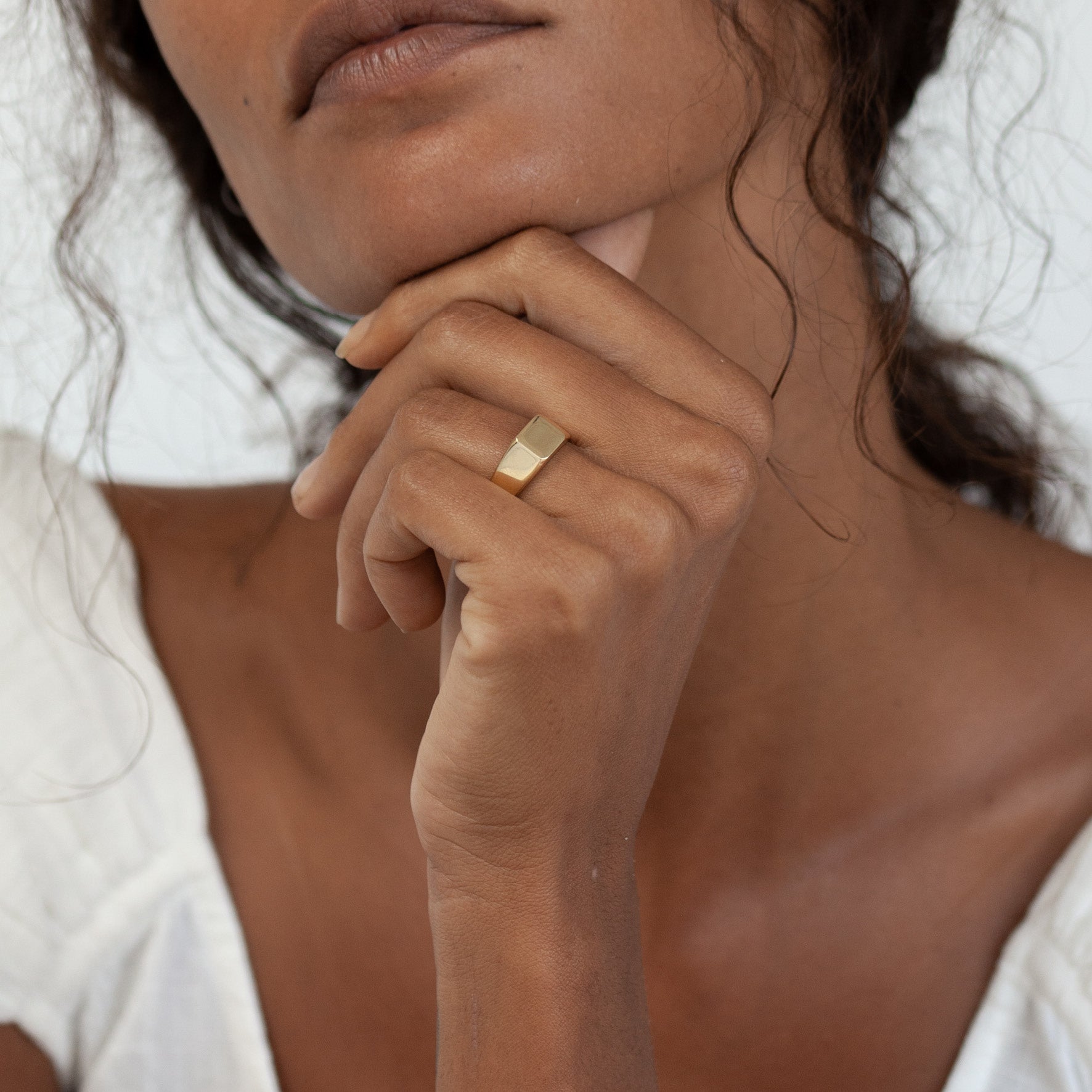 Luna & Rose Classic Square Signet Ring - Gold