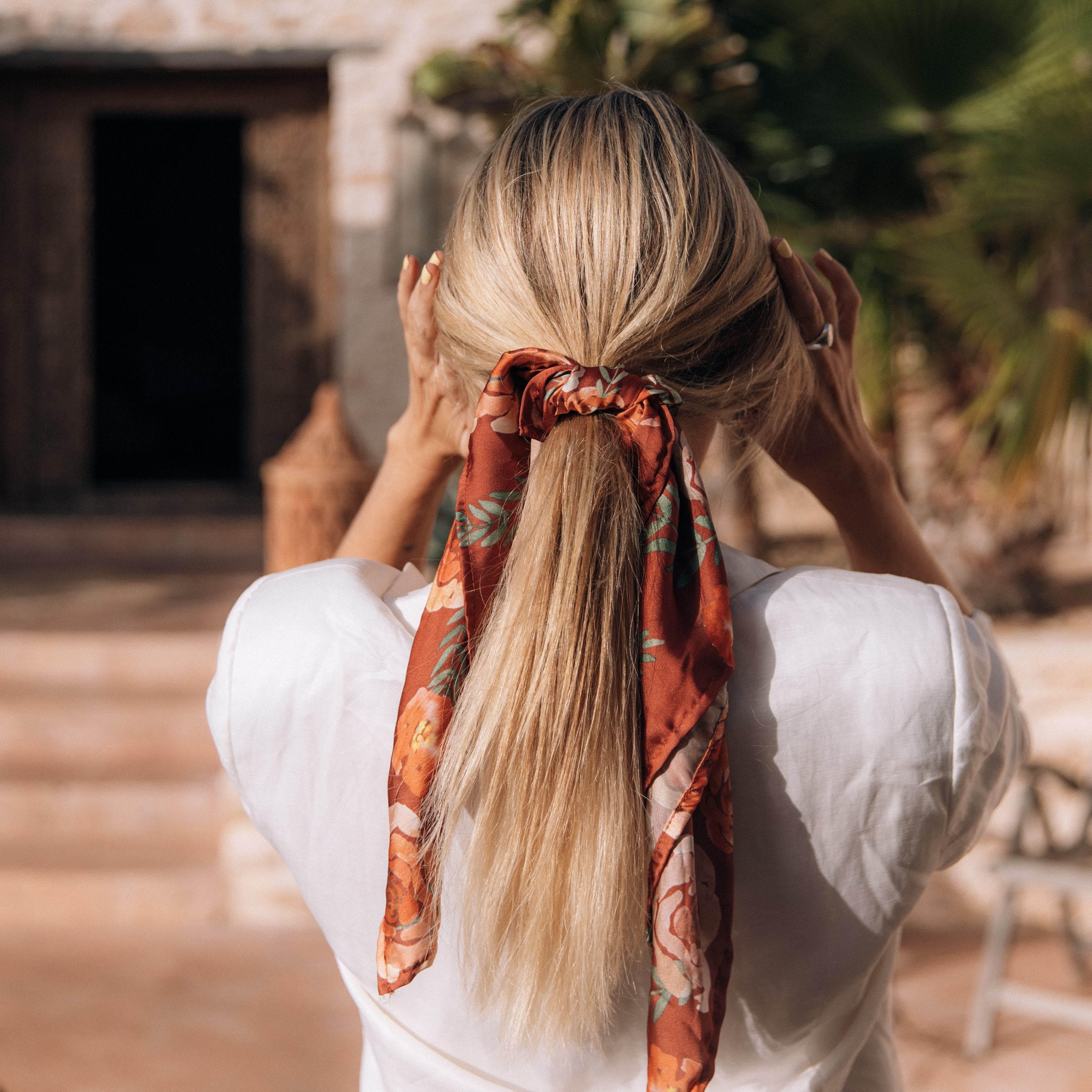 LUNA & ROSE FLORES ROSE NECK SCARF - VELVET RED