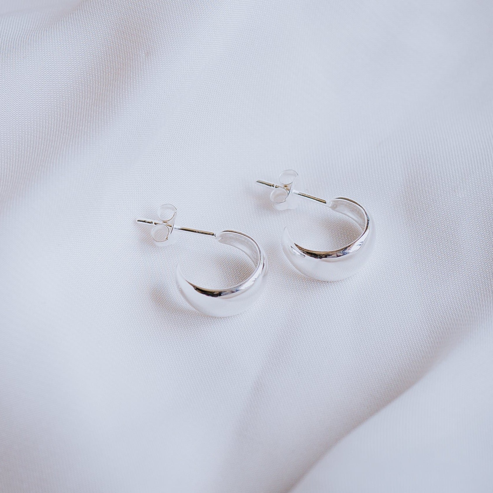 Luna & Rose Mini Ulu Hoops - Silver