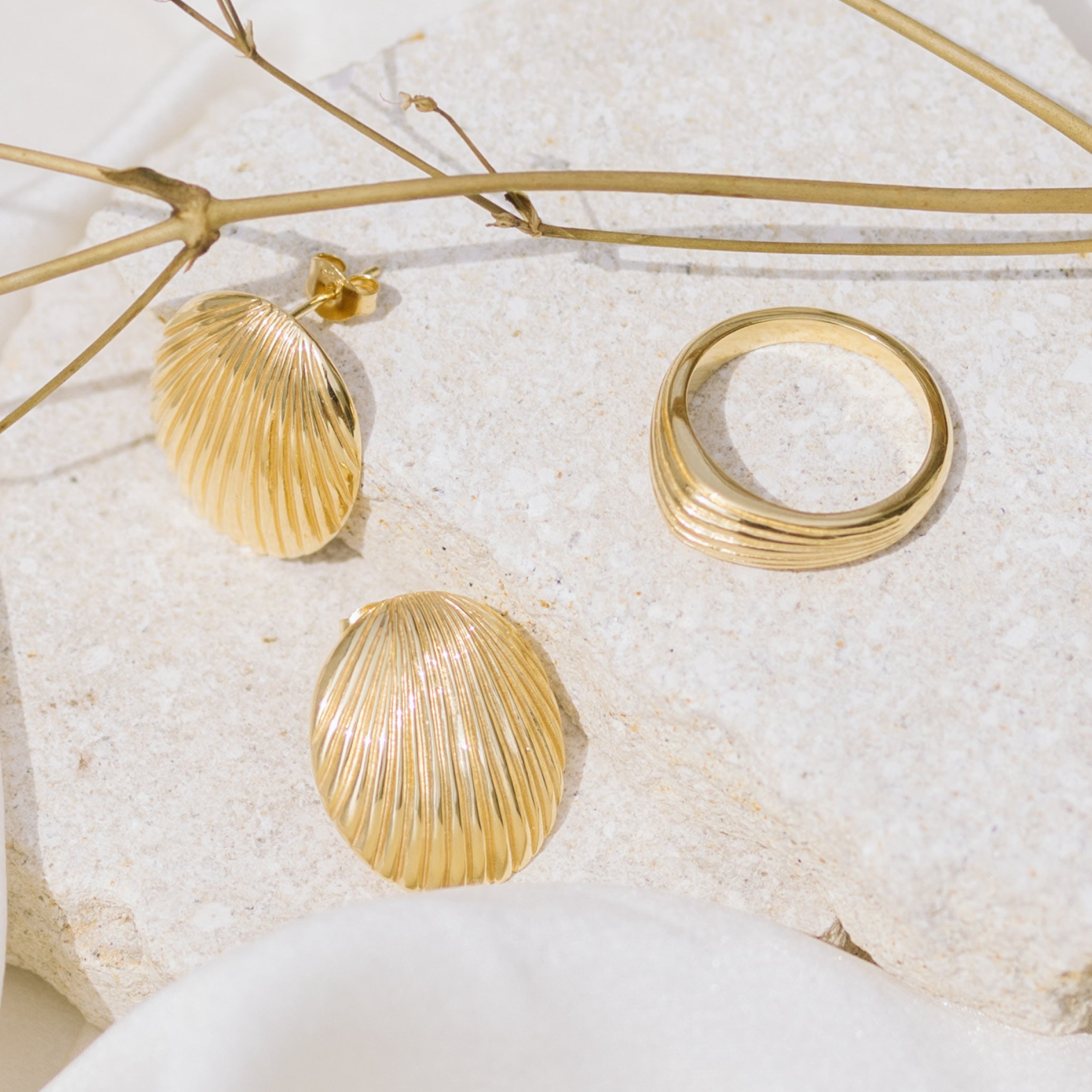 Luna & Rose Whitney Striped Earrings - Gold