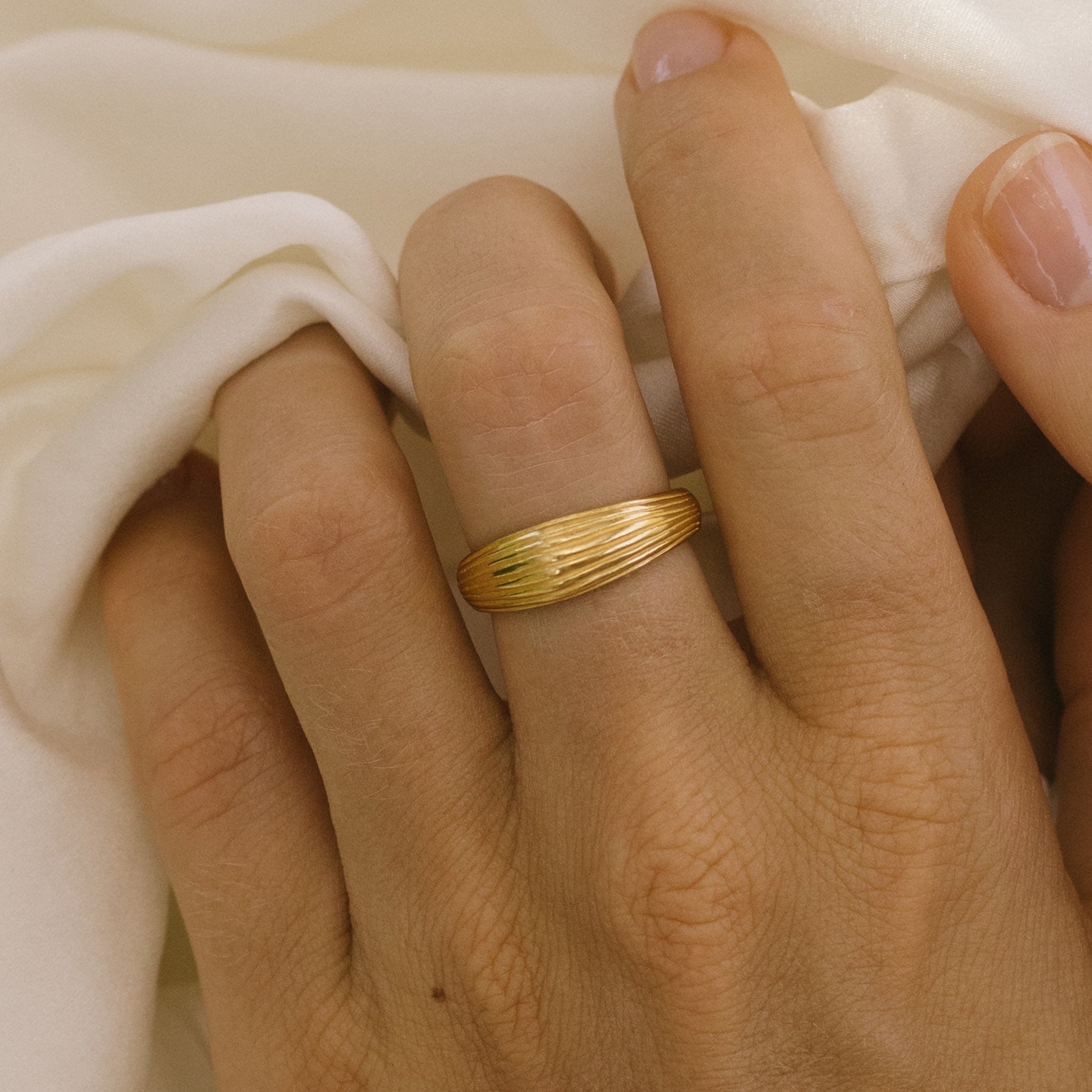 Luna & Rose Whitney Ring - Gold