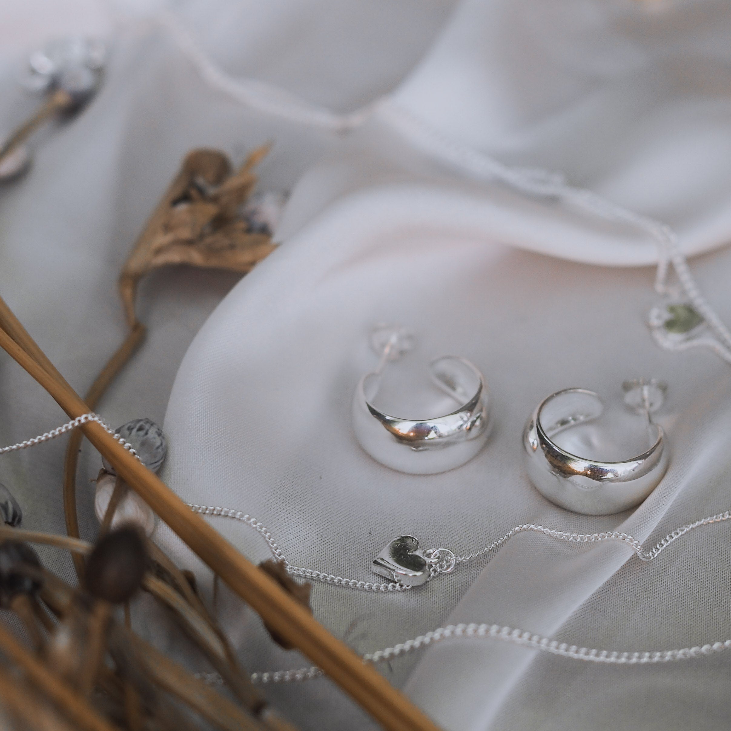 Luna & Rose Single Heart of Gold Necklace - (Silver)