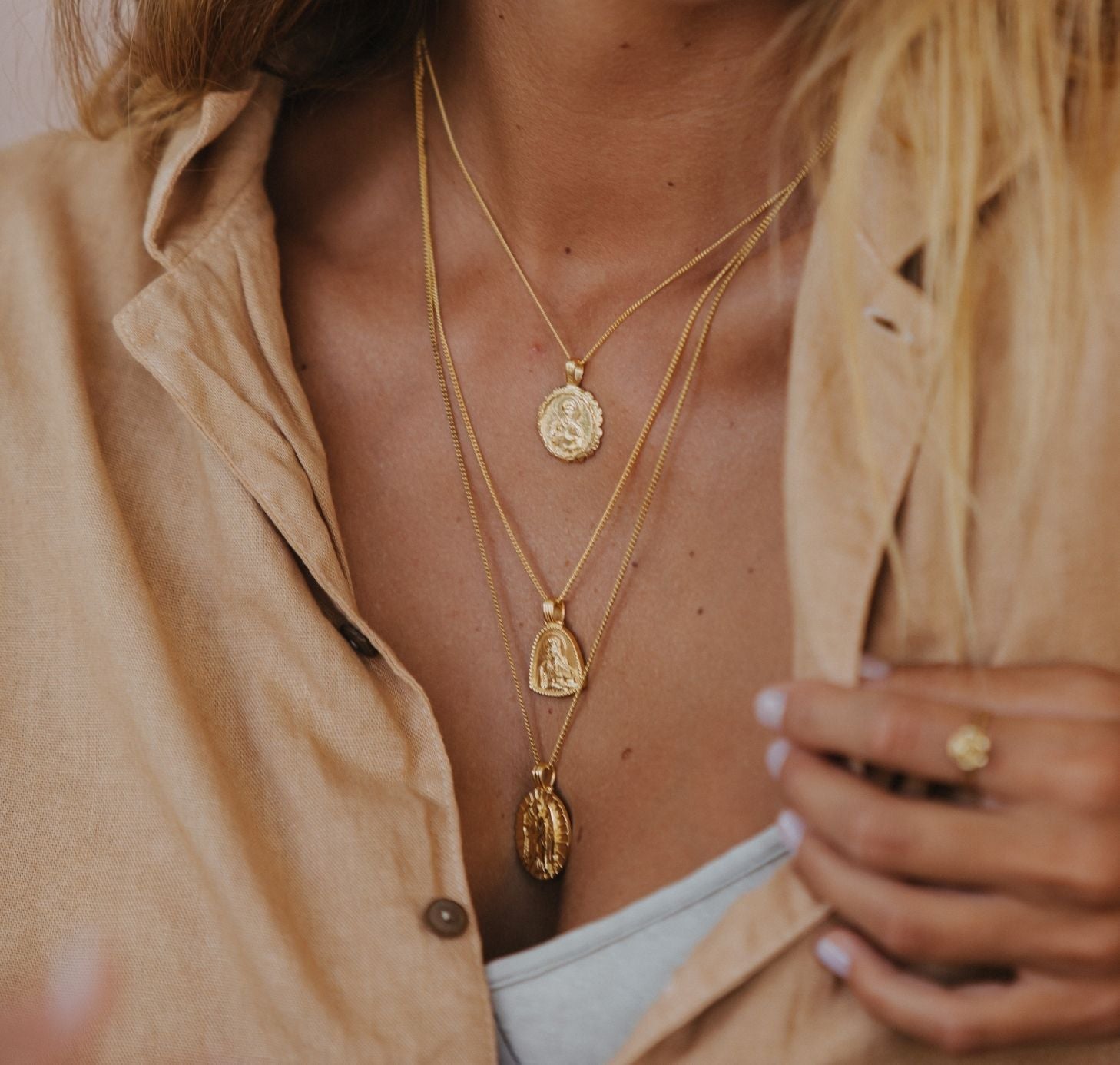 9KT SOLID GOLD St Luke - Patron Saint of Creativity & Artists Necklace - Gold