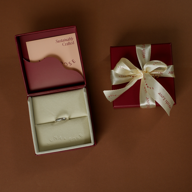 Classic Thin Band 4mm - Silver in packaging luna and rose