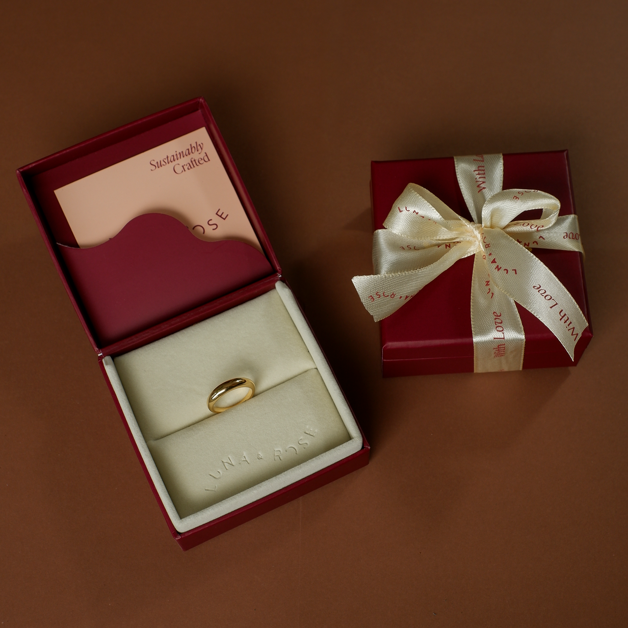 Loft Bulb Ring - Gold in packaging luna and rose