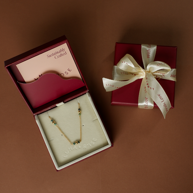 The Quinn Necklace Gold in Packaging Luna and Rose