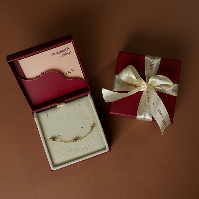 The Sunstone Bracelet Gold in Packaging Luna and Rose