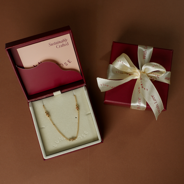 The Sunstone Necklace Gold in Packaging Luna and Rose