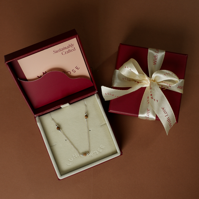 The Sunstone Necklace Silver in Packaging Luna and Rose