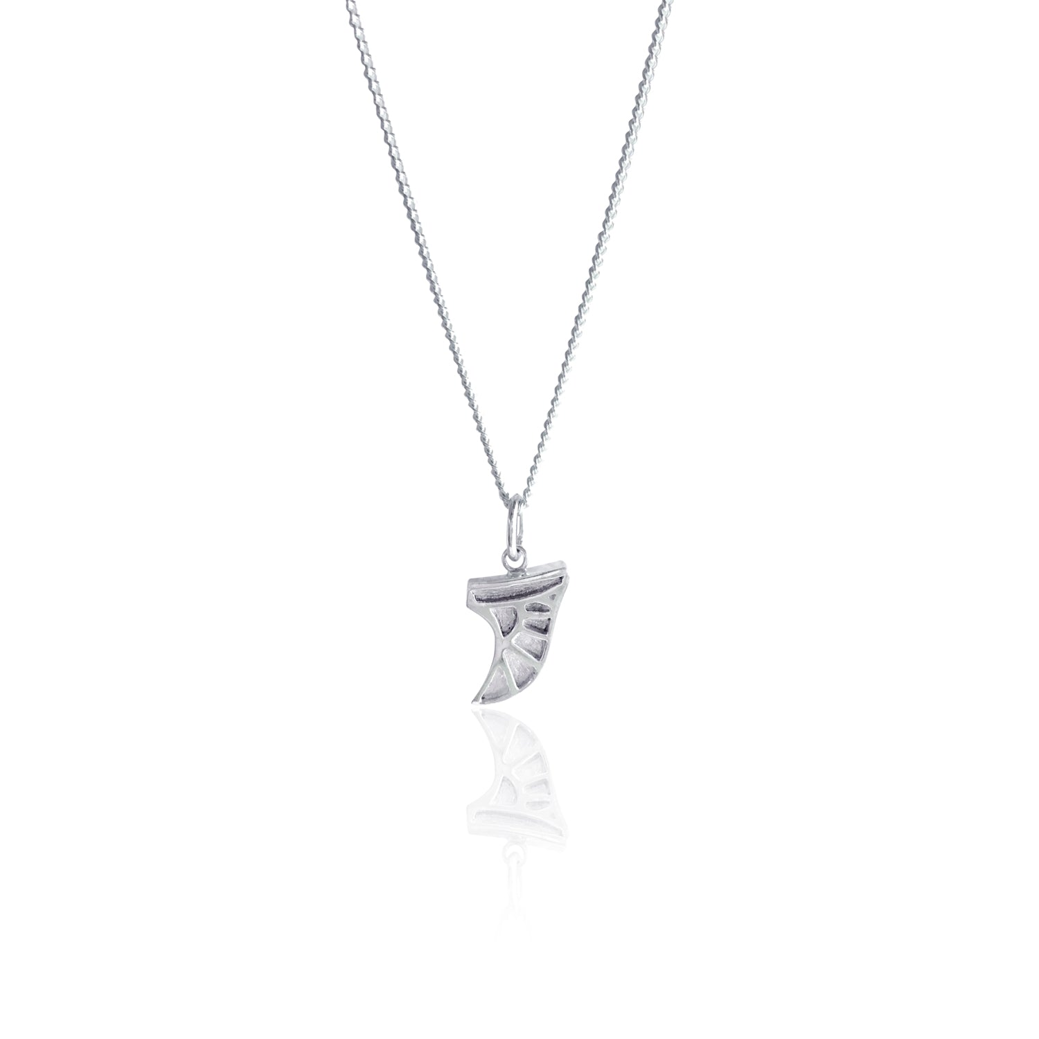 La Luna Rose Collaboration Necklace wit hGoldfish Kiss Blogger - Surf Fin Charm in Silver