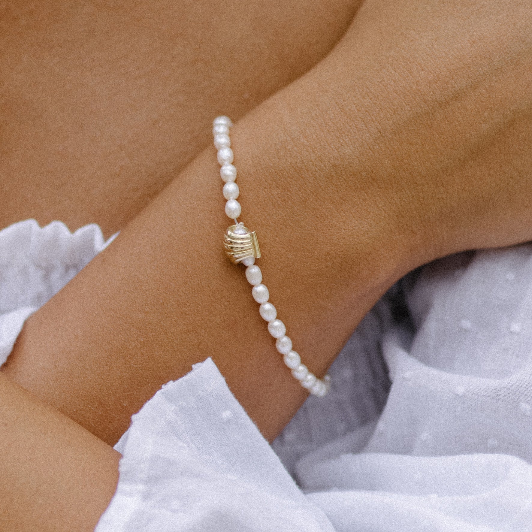 Pearly Whites Bracelet Gold Luna Rose
