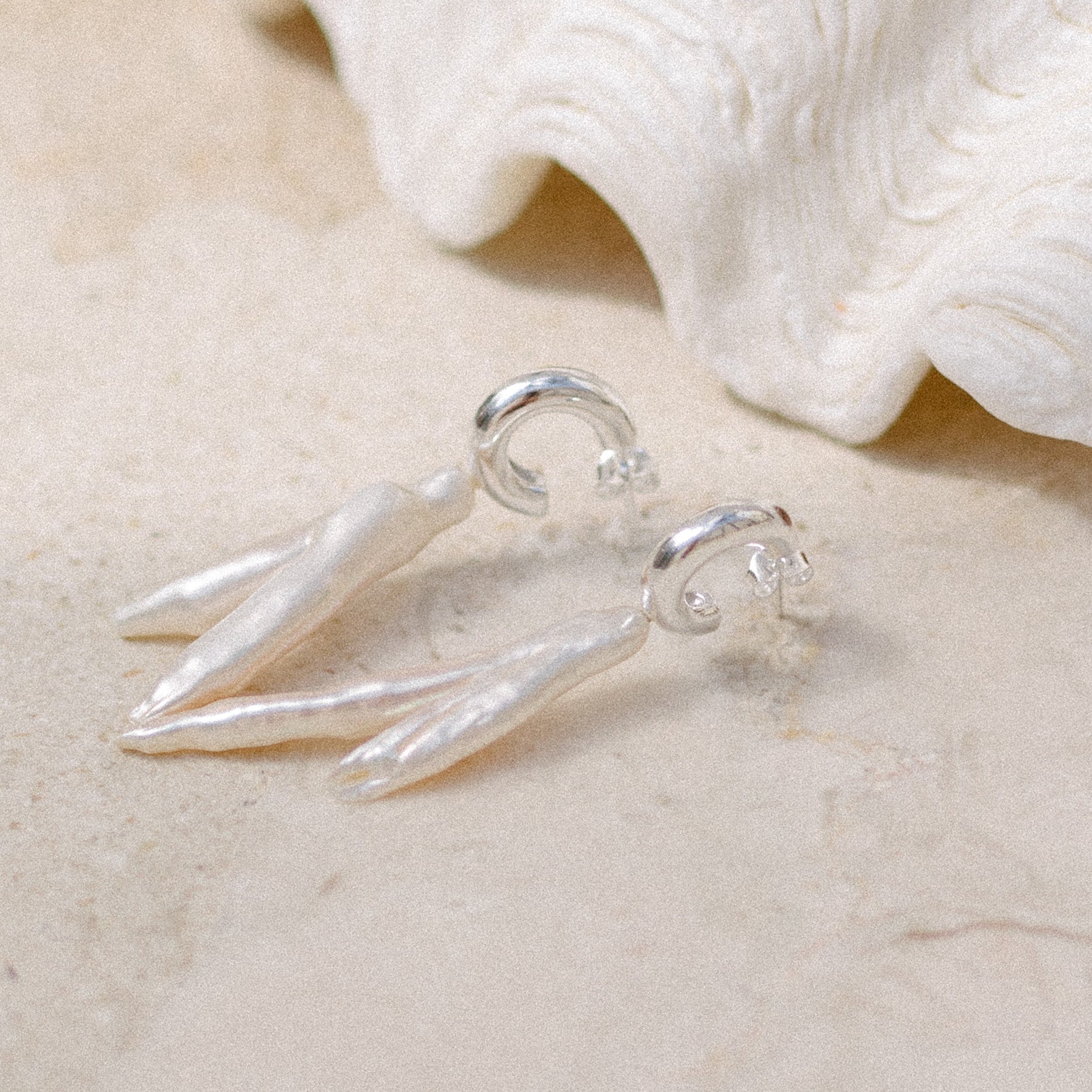 Irregular Split Pearl Earrings Luna Rose - Silver